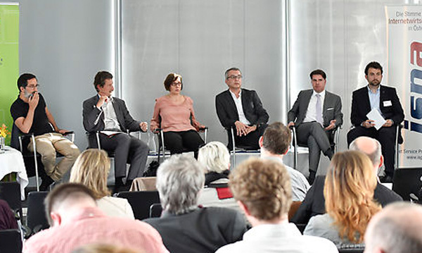 Vortragende beim ISPA Forum 2015 in einer Podiumsdiskussion